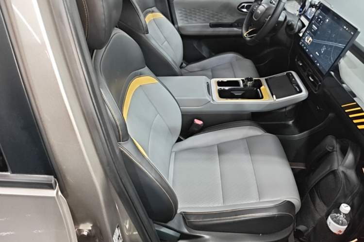 Used AION Y 2022 70 Intelligent Edition Lithium Iron Phosphate Right Front Seat