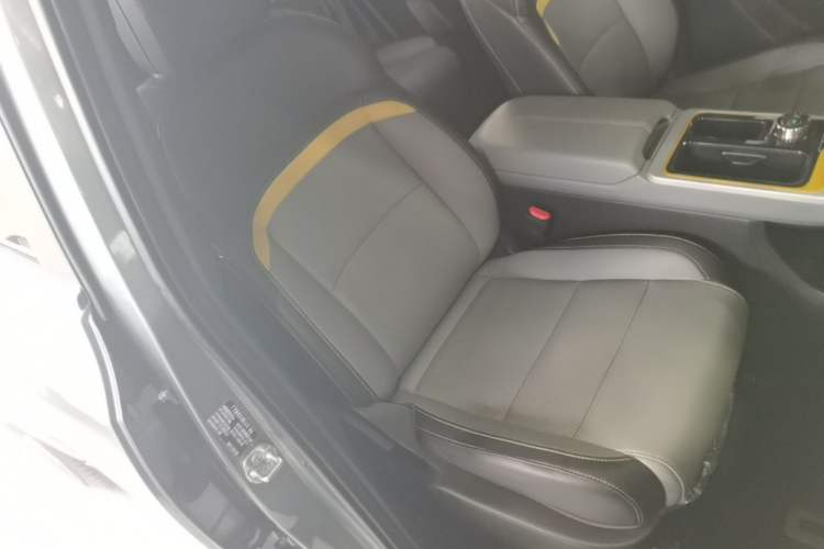 Used AION Y 2022 70 Intelligent Edition Lithium Iron Phosphate Right Front Seat