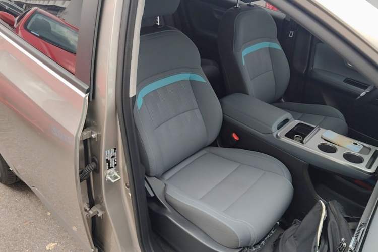 Used AION Y 2022 Plus 70 Enjoy Edition Right Front Seat