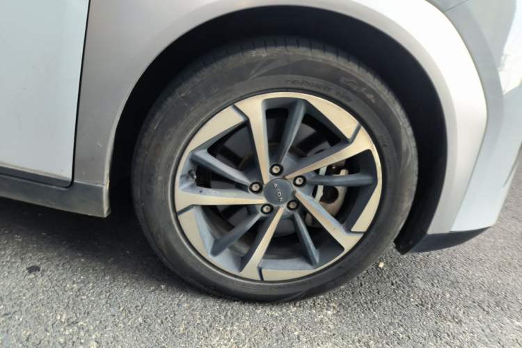 Used AION Y 2022 Plus 70 Smart Edition Right Front Wheel Hub