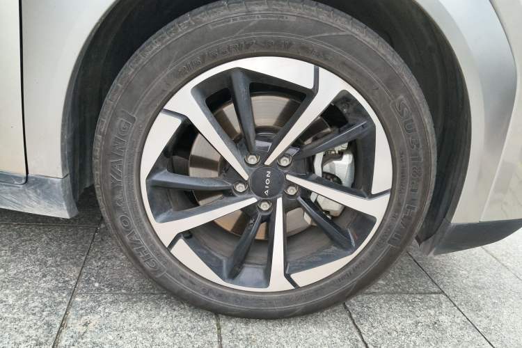 Used AION Y 2022 Plus 70 Smart Edition Right Front Wheel Hub