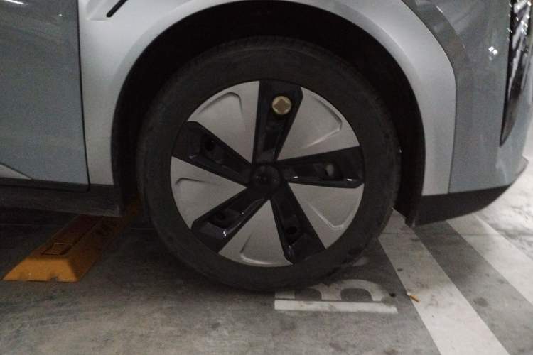 Used AION Y 2022 Plus 80 Enjoy Edition Right Front Wheel Hub
