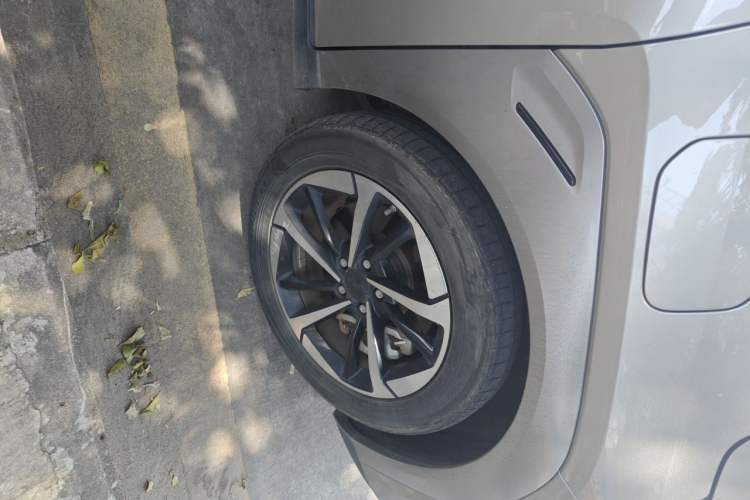 Used AION Y 2022 Plus 70 Smart Edition Right Front Wheel Hub