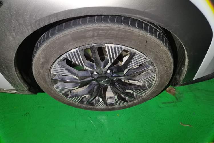 Used AION Y 2022 70 Tech Edition Lithium Iron Phosphate Right Front Wheel Hub