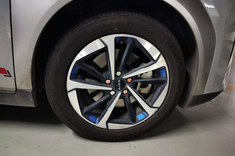 Used AION Y 2022 Plus 70 Smart Edition Right Front Wheel Hub
