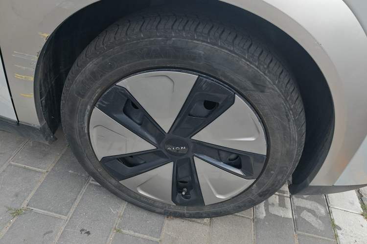 Used AION Y 2022 Plus 70 Enjoy Edition Right Front Wheel Hub