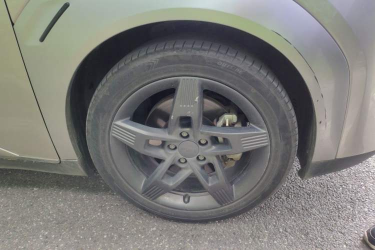 Used AION Y 2022 Plus 70 Tech Edition Right Front Wheel Hub