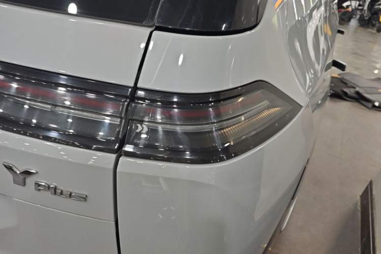 Used AION Y 2022 Plus 80 Smart Edition Right Rear Taillight