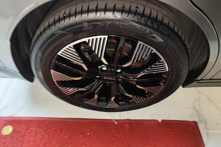 Used AION Y 2022 70 Tech Edition Lithium Iron Phosphate Right Rear Wheel Hub