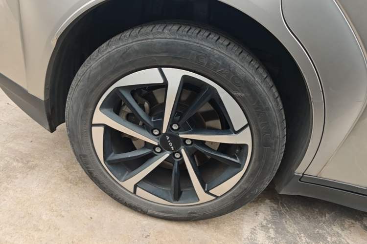 Used AION Y 2022 Plus 70 Smart Edition Right Rear Wheel Hub