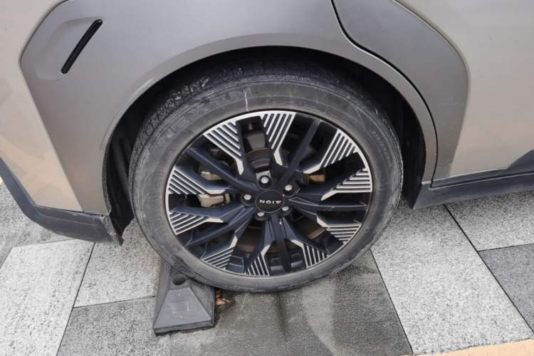 Used AION Y 2022 70 Intelligent Edition Ternary Lithium Right Rear Wheel Hub