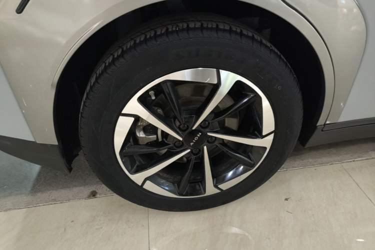 Used AION Y 2022 Plus 70 Smart Edition Right Rear Wheel Hub