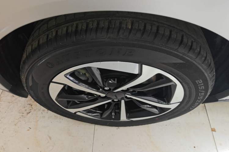 Used AION Y 2022 Plus 70 Smart Edition Right Rear Wheel Hub
