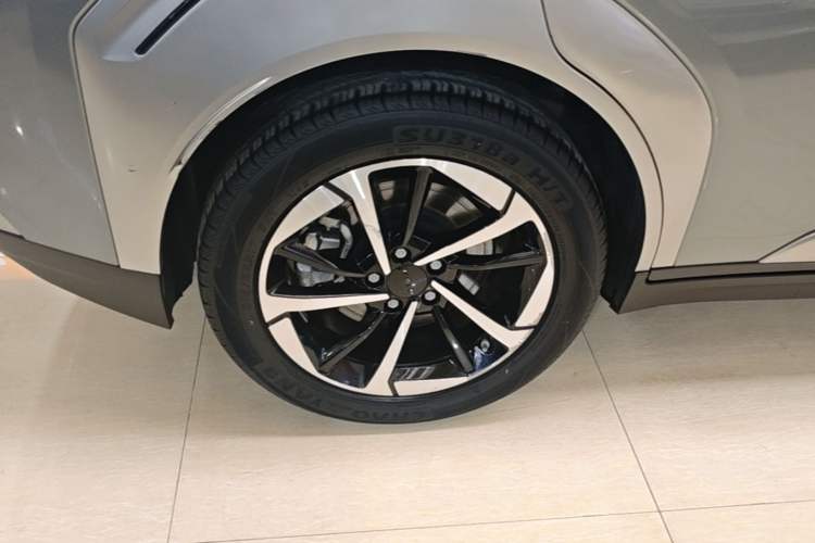 Used AION Y 2022 Plus 70 Smart Edition Right Rear Wheel Hub