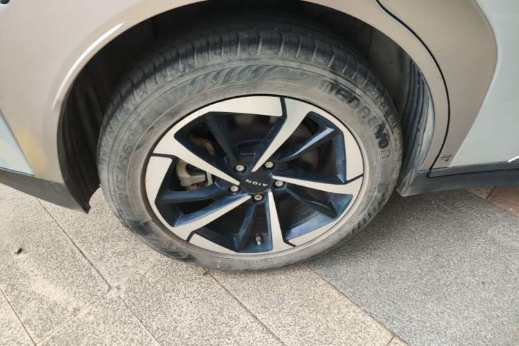 Used AION Y 2022 Plus 70 Smart Edition Right Rear Wheel Hub