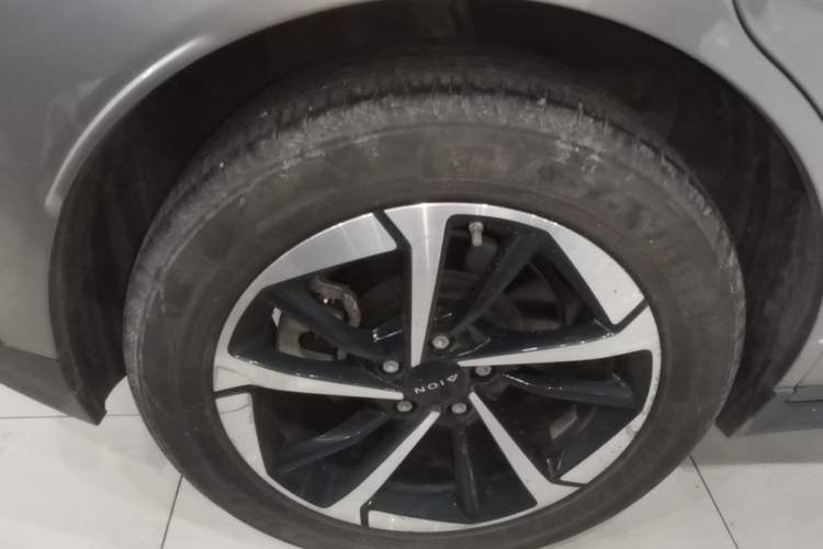 Used AION Y 2022 Plus 70 Smart Edition Right Rear Wheel Hub