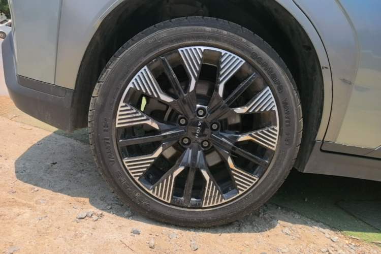 Used AION Y 2022 70 Intelligent Driving Version Lithium Iron Phosphate Right Rear Wheel Hub