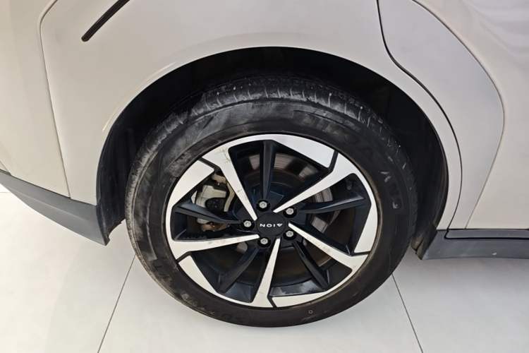 Used AION Y 2022 Plus 70 Smart Edition Right Rear Wheel Hub