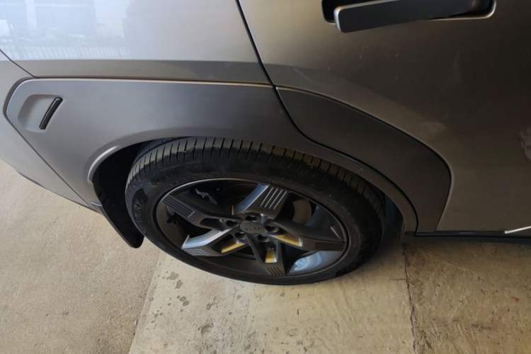 Used AION Y 2022 Plus 70 Tech Edition Right Rear Wheel Hub