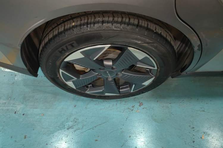 Used AION Y 2022 70 Enjoyment Edition Lithium Iron Phosphate Right Rear Wheel Hub