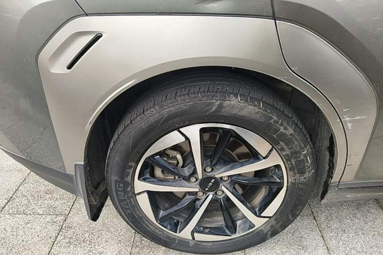 Used AION Y 2022 Plus 70 Smart Edition Right Rear Wheel Hub