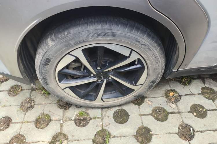 Used AION Y 2022 Plus 70 Smart Edition Right Rear Wheel Hub
