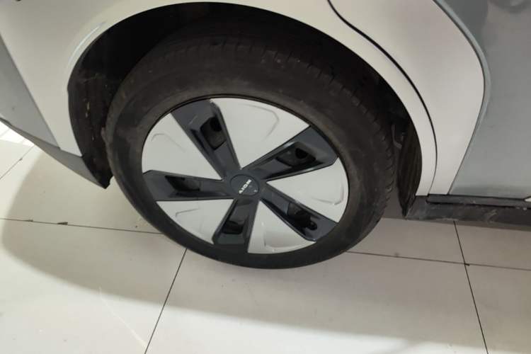 Used AION Y 2022 Plus 70 Enjoy Edition Right Rear Wheel Hub