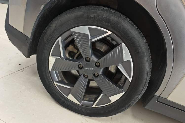 Used AION Y 2022 Plus 70 Smart Edition Right Rear Wheel Hub