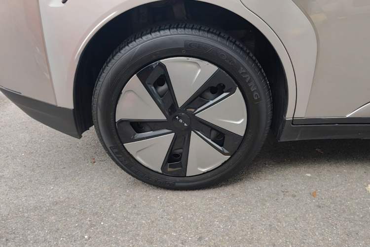 Used AION Y 2022 Plus 70 Enjoy Edition Right Rear Wheel Hub