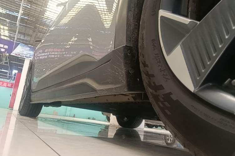 Used AION Y 2022 70 Intelligent Edition Lithium Iron Phosphate Right Side Sill