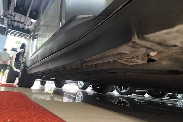 Used AION Y 2022 70 Tech Edition Lithium Iron Phosphate Right Side Sill