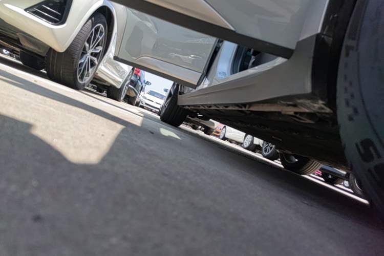 Used AION Y 2022 Plus 70 Smart Edition Right Side Sill