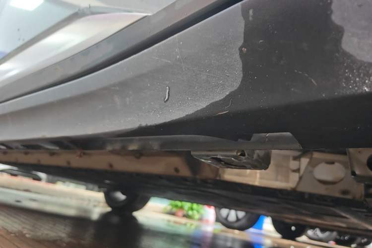 Used AION Y 2022 Plus 70 Smart Edition Right Side Sill