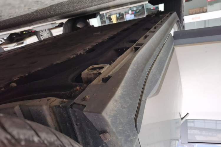 Used AION Y 2022 70 Intelligent Edition Ternary Lithium Right Side Sill