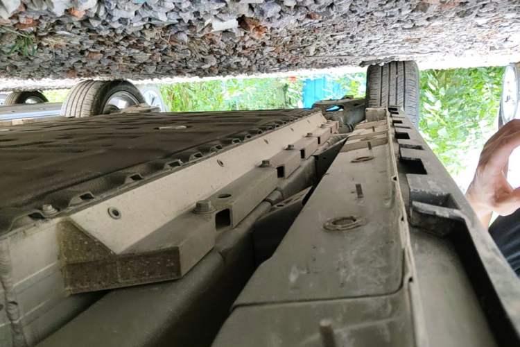 Used AION Y 2022 70 Intelligent Edition Lithium Iron Phosphate Right Side Sill