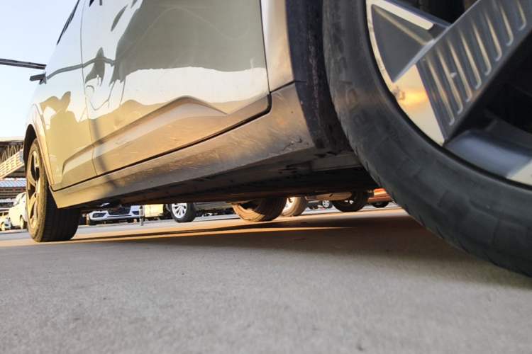 Used AION Y 2022 70 Executive Edition Lithium Iron Phosphate Right Side Sill