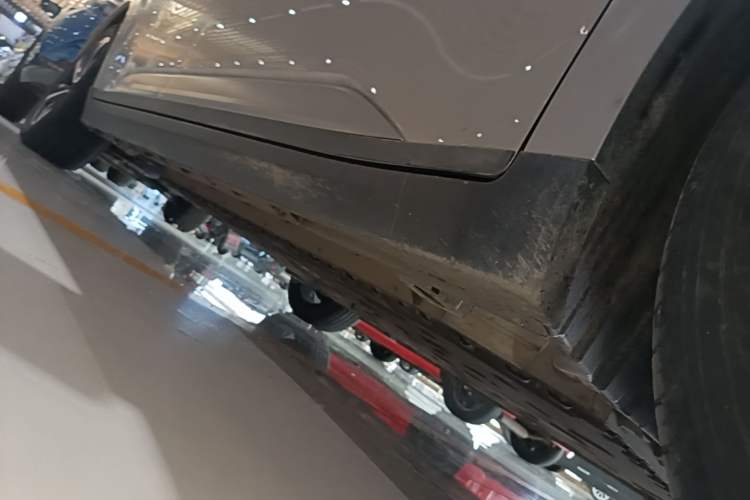 Used AION Y 2022 Plus 70 Smart Edition Right Side Sill