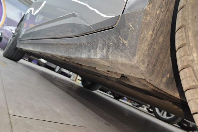 Used AION Y 2022 70 Tech Edition Lithium Iron Phosphate Right Side Sill