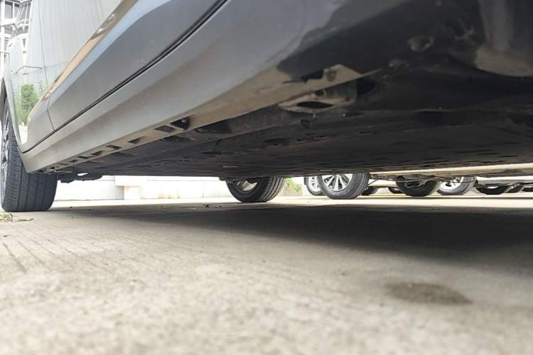 Used AION Y 2022 70 Tech Edition Lithium Iron Phosphate Right Side Sill