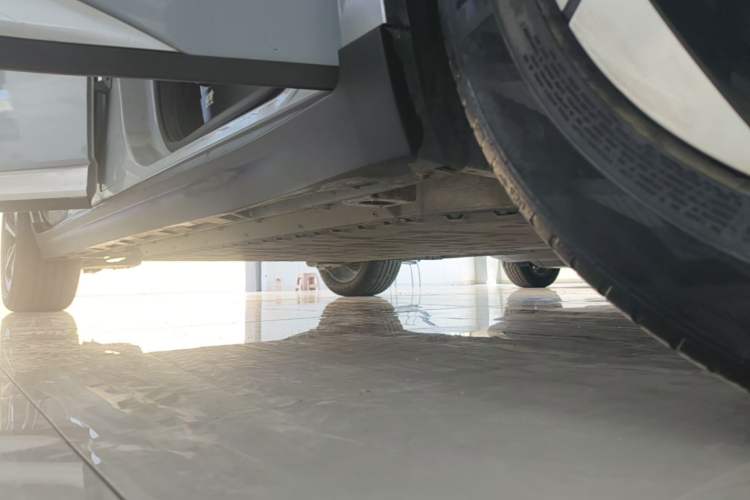 Used AION Y 2022 Plus 80 Smart Edition Right Side Sill