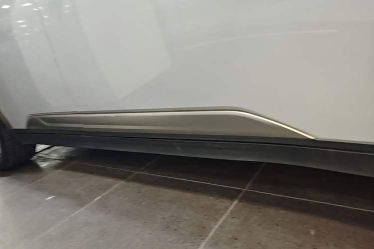 Used AION Y 2022 Plus 80 Smart Edition Right Side Sill