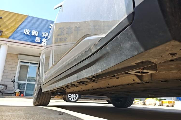 Used AION Y 2022 Plus 70 Enjoy Edition Right Side Sill