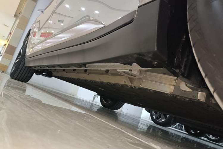Used AION Y 2022 Plus 70 Smart Edition Right Side Sill