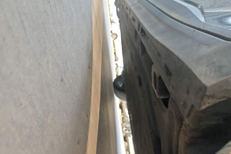 Used AION Y 2022 70 Tech Edition Lithium Iron Phosphate Right Side Sill