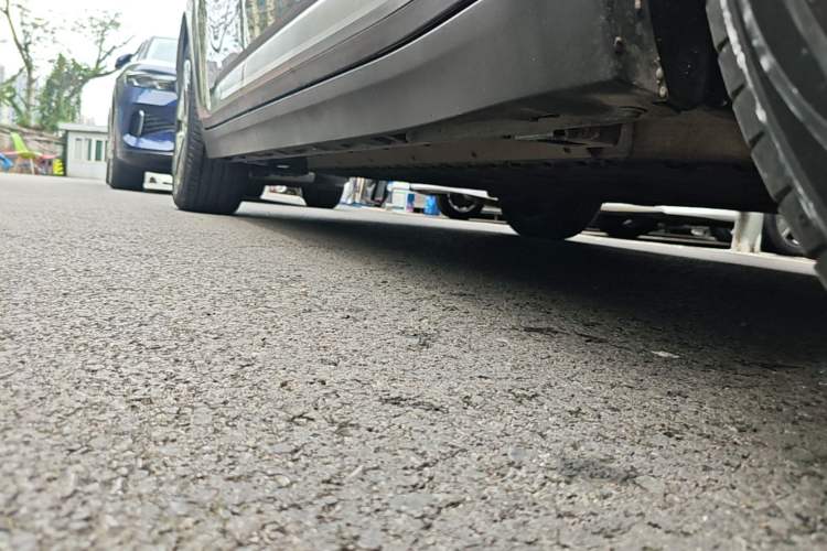 Used AION Y 2022 Plus 70 Enjoy Edition Right Side Sill