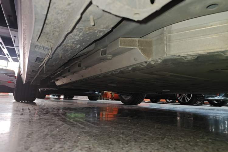 Used AION Y 2022 70 Intelligent Edition Lithium Iron Phosphate Right Side Sill