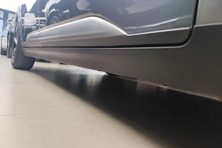 Used AION Y 2022 Plus 70 Smart Edition Right Side Sill