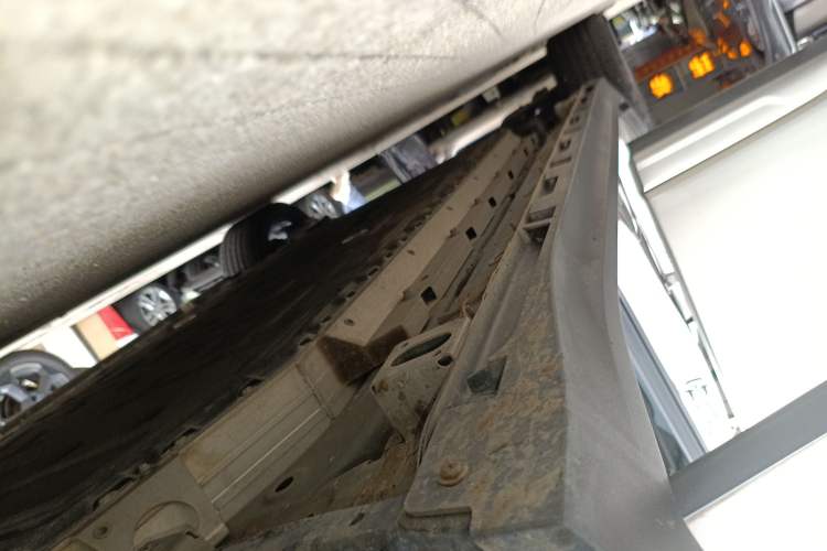Used AION Y 2022 Plus 70 Smart Edition Right Side Sill