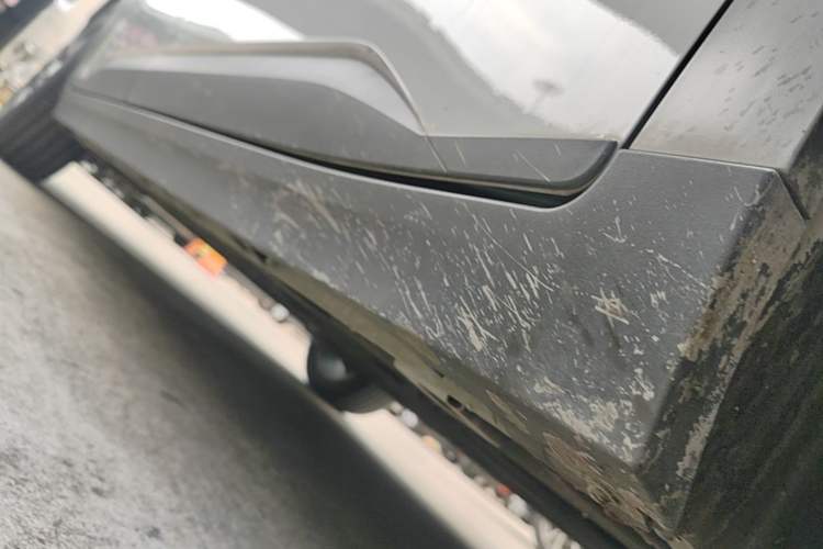 Used AION Y 2022 70 Tech Edition Lithium Iron Phosphate Right Side Sill