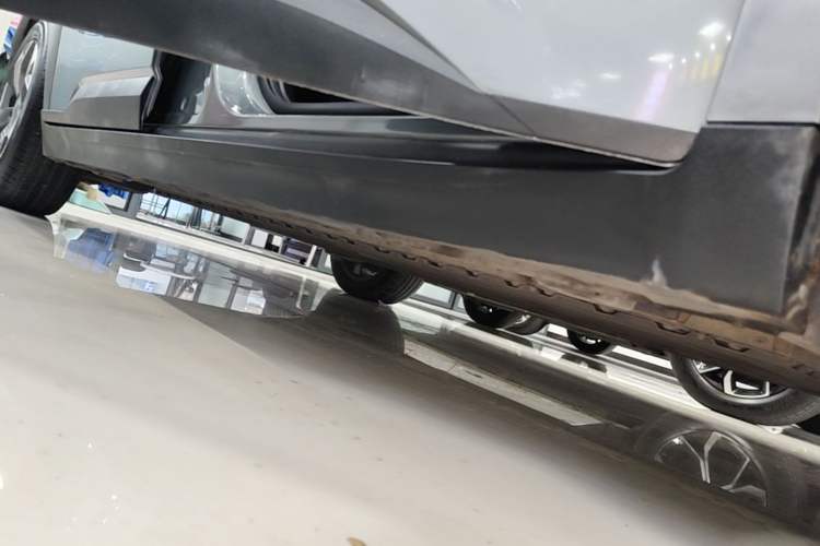 Used AION Y 2022 70 Intelligent Edition Lithium Iron Phosphate Right Side Sill